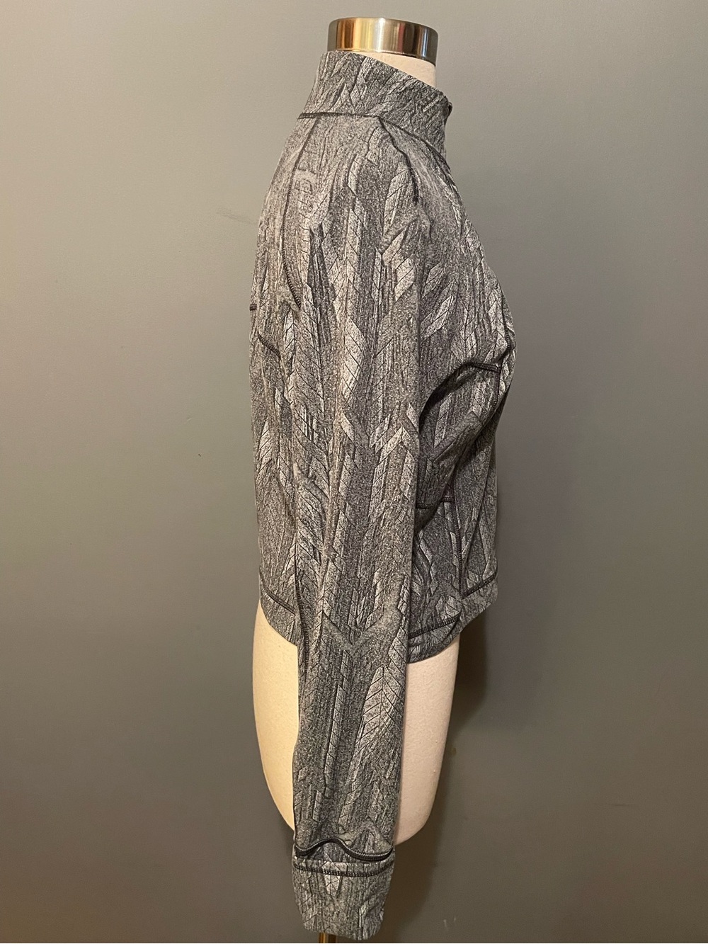 Lululemon Its Rulu Run Cropped Half Zip Reverberate Chevron Jacquard Graphite 10 - Picture 11 of 14